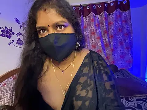 LouleyRani_ webcam