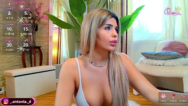 Bella_Posh live cam on StripChat