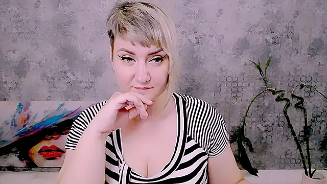 Djullia live cam on StripChat
