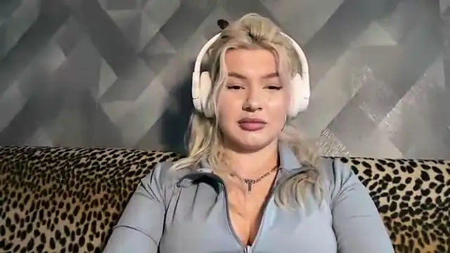 SpotlessParaffin webcam