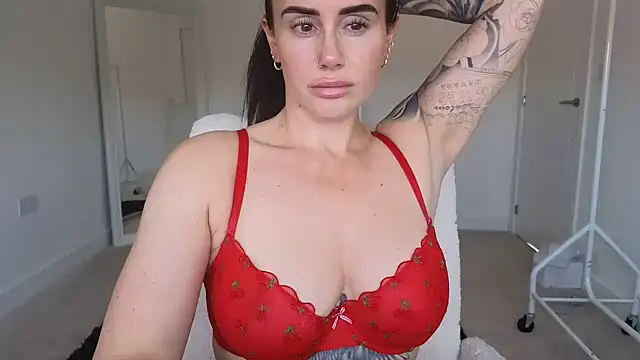 LibbyLoveHeartx live cam on StripChat