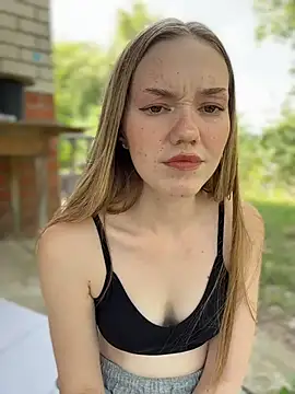 MilaMoone webcam