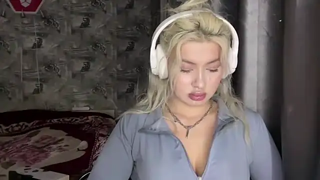 SpotlessParaffin webcam