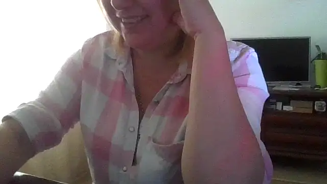 ElenaLove888 webcam