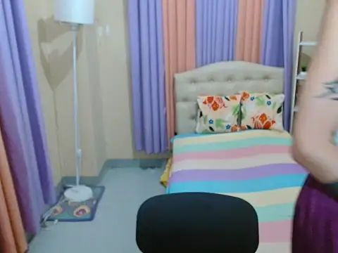 XxTsUncutAskaxX webcam