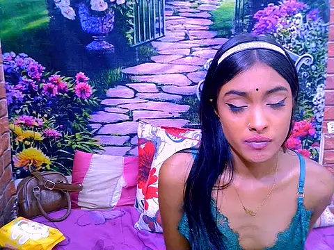 IndianPretty14u2Luv webcam
