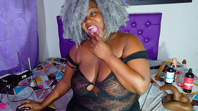 ebony_NeighborMoans webcam
