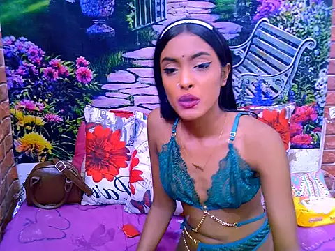 IndianPretty14u2Luv webcam