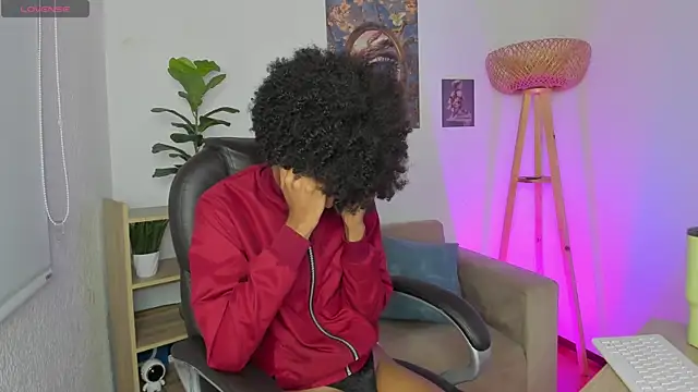 NaomiSaenz_ webcam