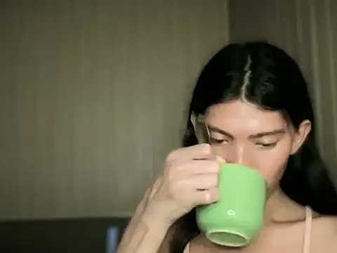 Ainusalla - Trans webcam sex chat