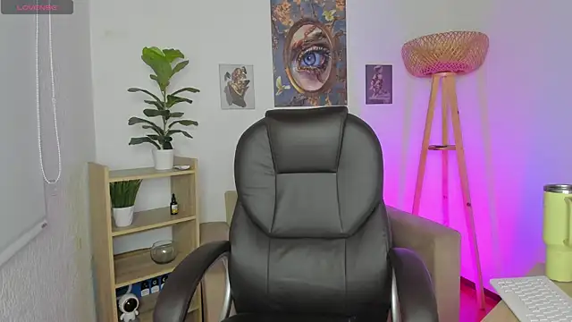 NaomiSaenz_ webcam