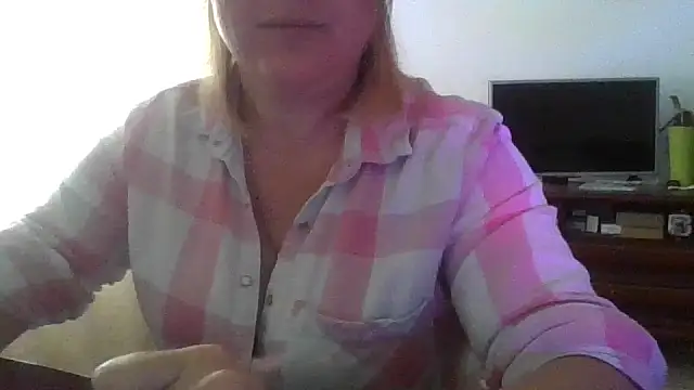 ElenaLove888 webcam