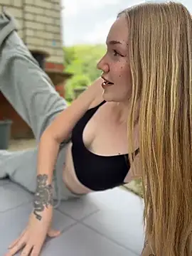 MilaMoone webcam