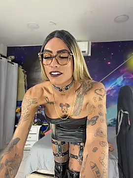 Nella_Dolls live cam on StripChat