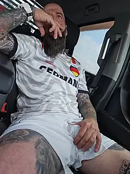 Beardedtattood webcam