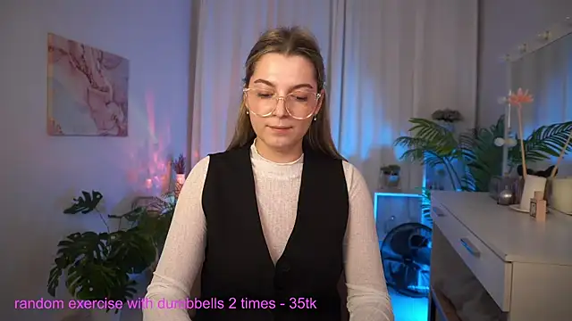 LucreciaStorm webcam