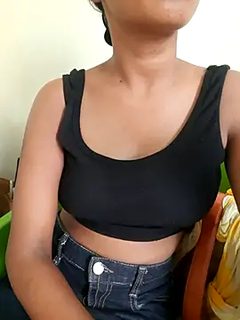 Navya6879 live cam on StripChat