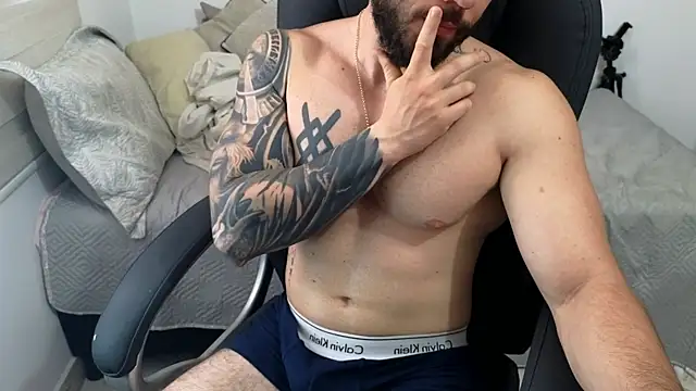 Isaac_Carter live cam on StripChat