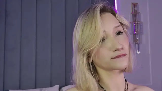 KiraProsper live cam on StripChat