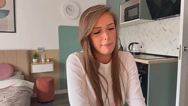 MonaBlisss webcam