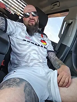 Beardedtattood webcam