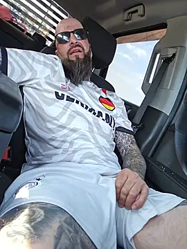 Beardedtattood webcam