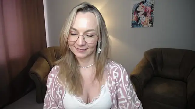 Ava_Elior webcam