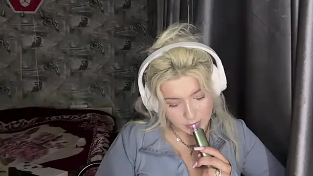 SpotlessParaffin webcam