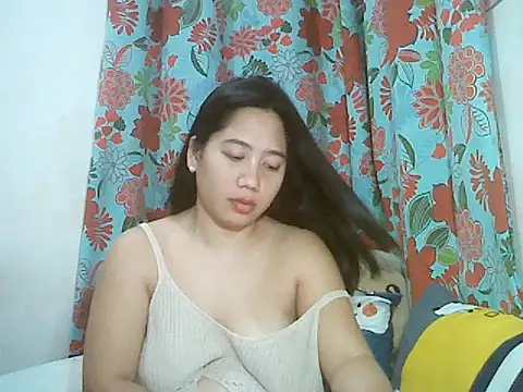 LOVENAYRA1 webcam
