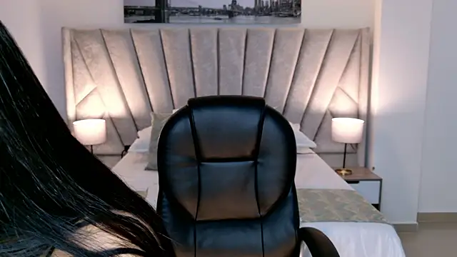 Layla_Breezee webcam