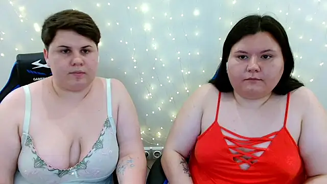 BeckyAndHellen webcam