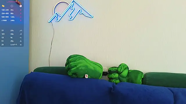 AliviaWithLove webcam