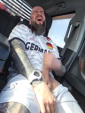 beardedtattood (Ask my age) - Get my cock hard as fuck  😈😈😈