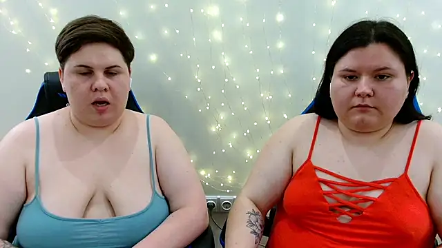 BeckyAndHellen webcam