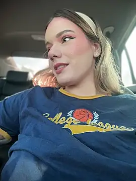 NicoleCut webcam