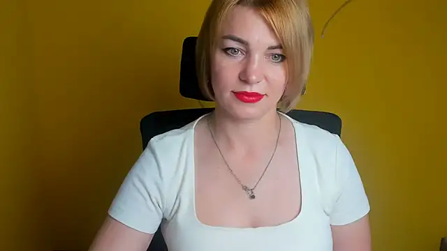 CuttieEmma webcam
