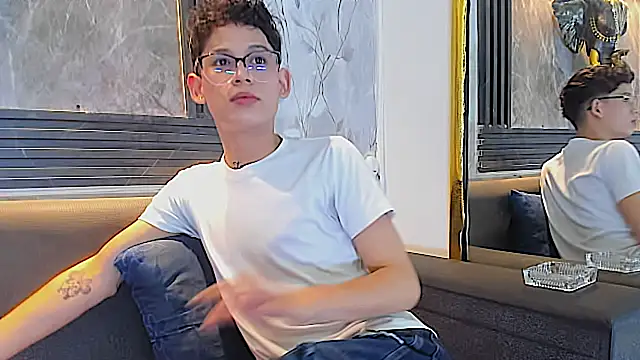 Brianhot0F webcam