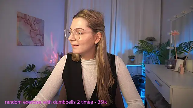LucreciaStorm webcam