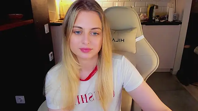 blonde_kellyy webcam