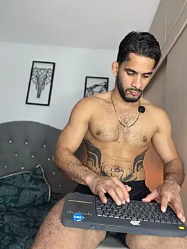 Maximiliano_ford live cam on StripChat