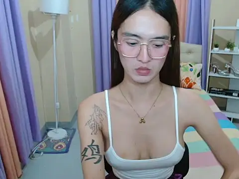 XxTsUncutAskaxX webcam
