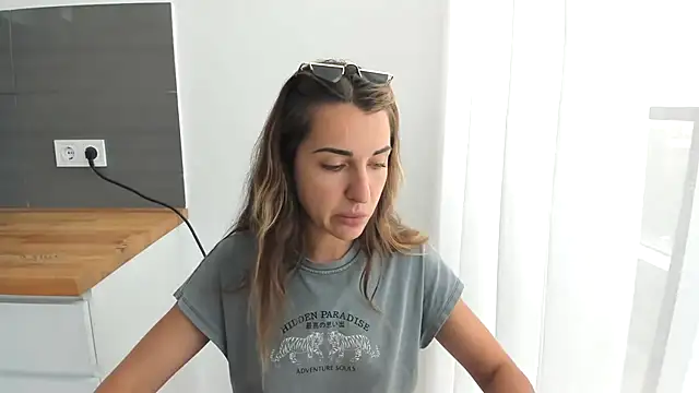 summmmersky1 live cam on StripChat