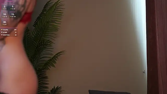 santalucci - SantaLucci's free webcam - UK Sex Cams