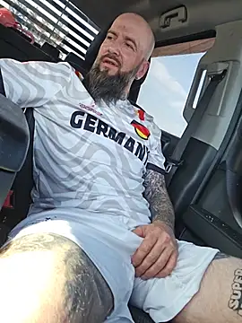 Beardedtattood webcam