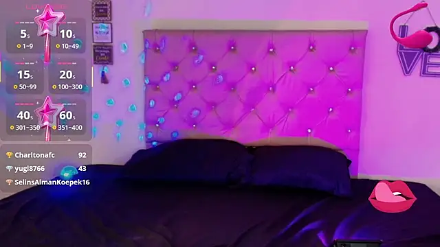 naomifire_ webcam