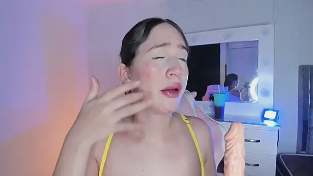lovingdarcy_ webcam