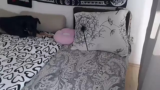 AlienforTwenty webcam