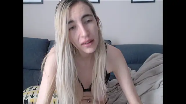 BarbieBlondieGirl webcam