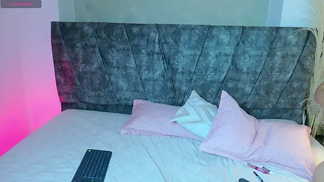 MadisonCollinss_ webcam