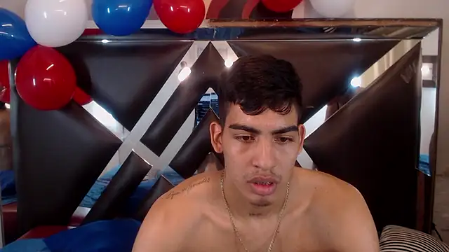 Milo_and_Mily live cam on StripChat